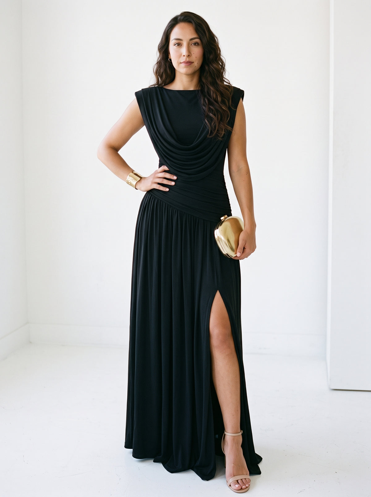 Isabella | Vestido Largo Negro Drapeado con Abertura